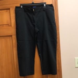 Women’s black capris size 14 apt 9